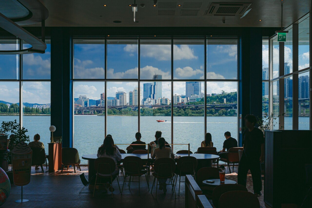 Starbucks Ttukseom Hangang Park, photo 1