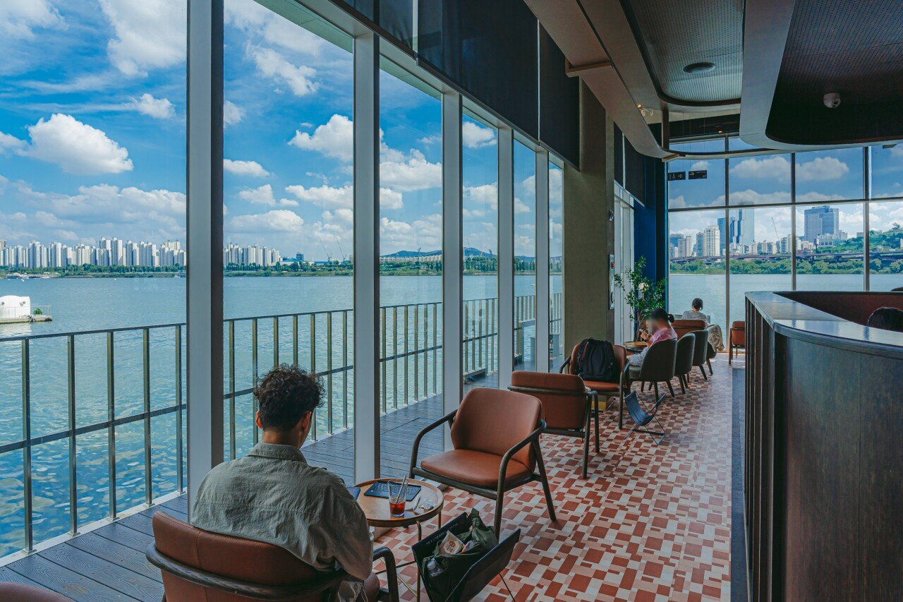 Starbucks Ttukseom Hangang Park, photo 3