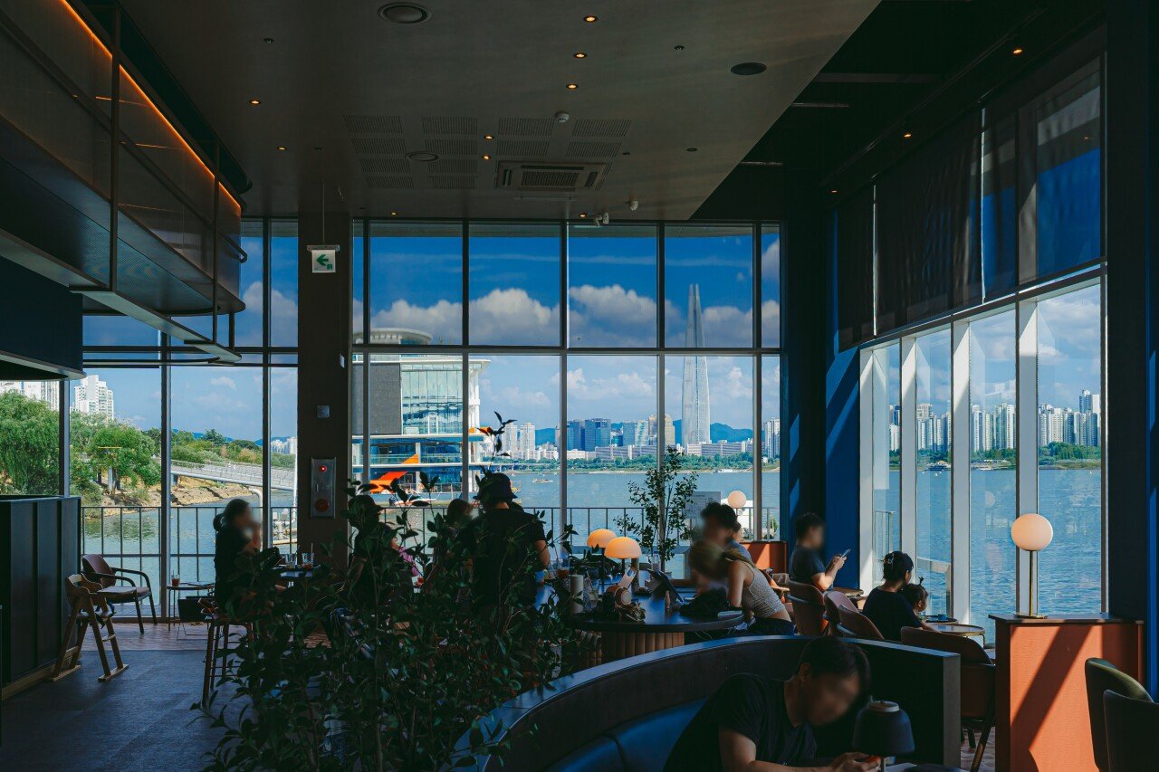 Starbucks Ttukseom Hangang Park, photo 4