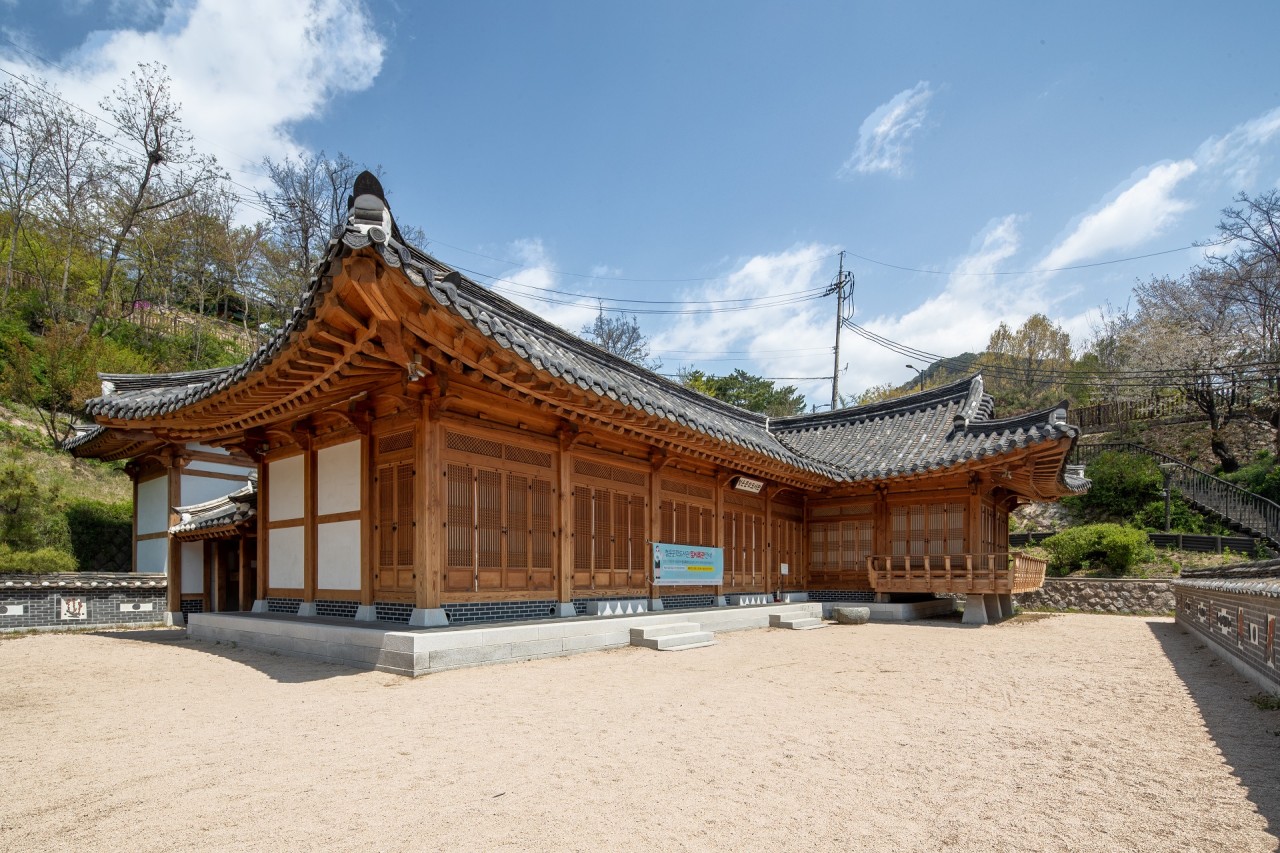 Cheongwun Literature Library, photo 3